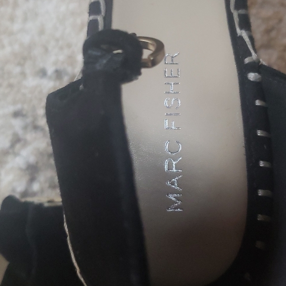 Gently worn Marc Fisher wedge sandals size 8 - Picture 3 of 6